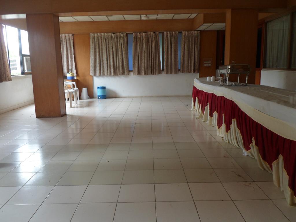 Hotel Rajdeep Inn Ahmedabad Exterior photo