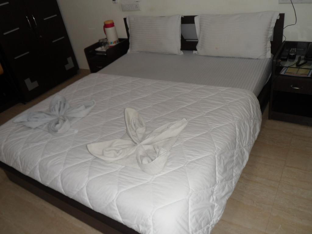 Hotel Rajdeep Inn Ahmedabad Exterior photo